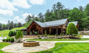 How to Choose a Wedding Venue That Fits Your Guest List & Budget